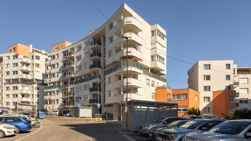 Arenda 4-komnatnaya, 4-komnatnaya, KRESÁNKOV, Bratislava - Karlova Ves